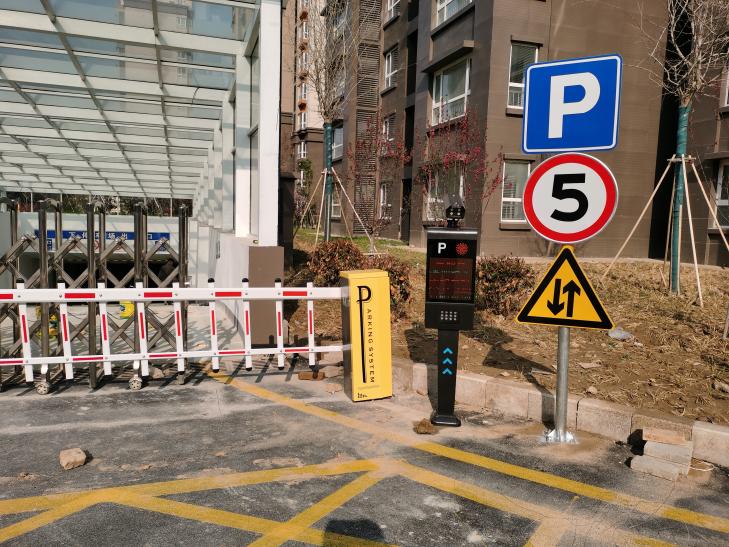 道匝刷卡設備及車牌自動識別系統(tǒng)